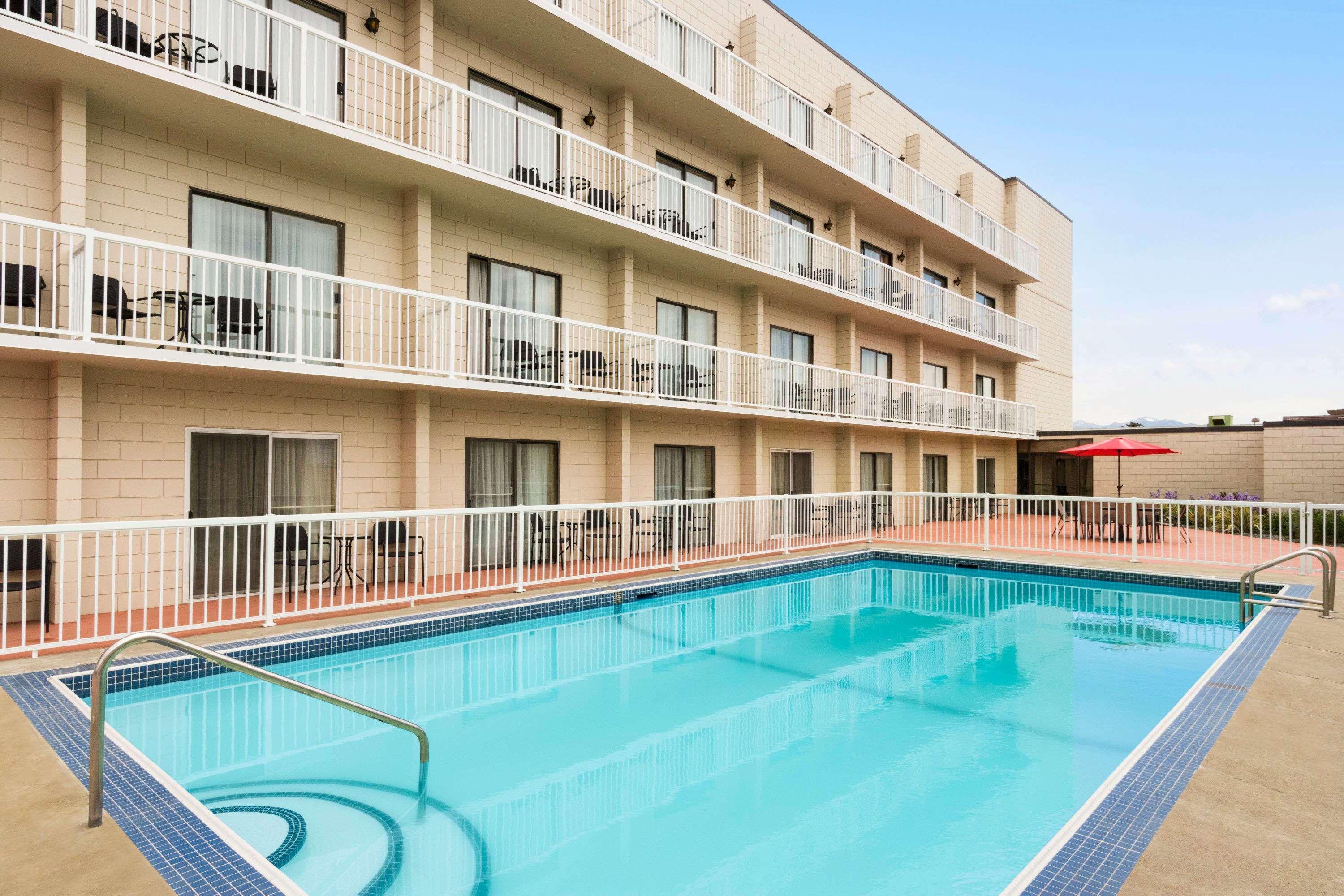 Days Inn By Wyndham Cranbrook Conference Centre מראה חיצוני תמונה