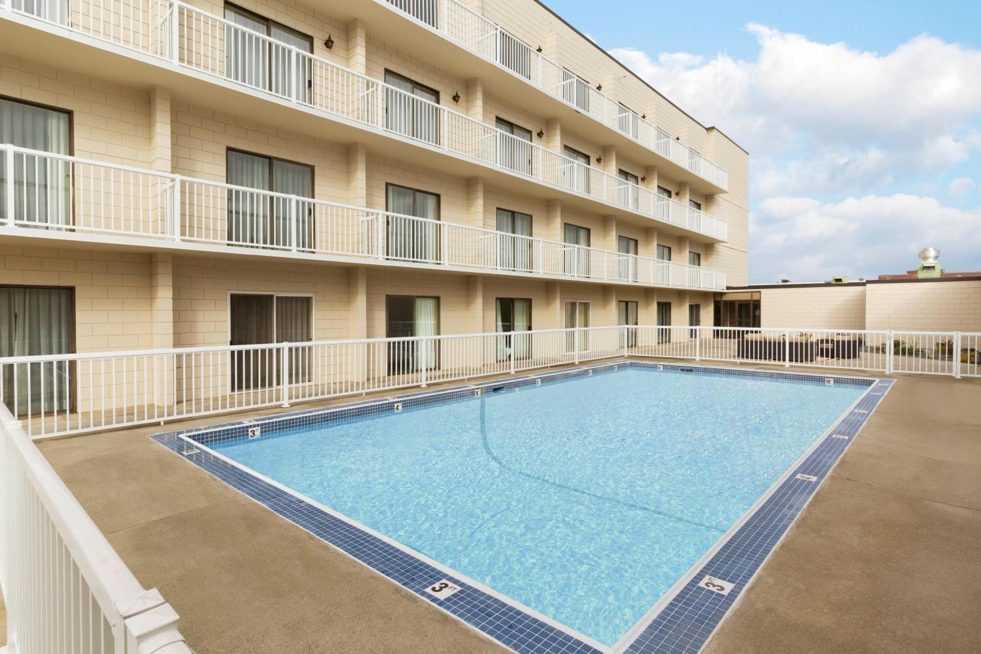 Days Inn By Wyndham Cranbrook Conference Centre מראה חיצוני תמונה