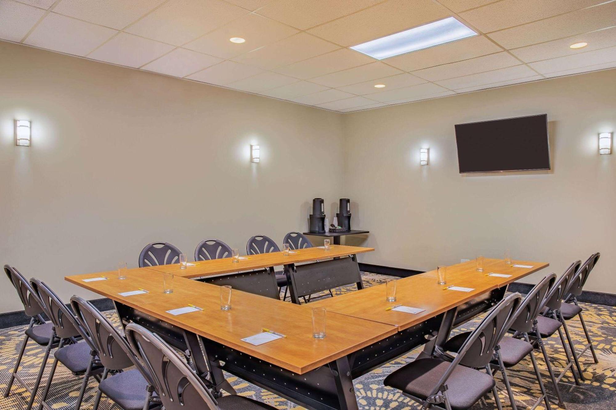 Days Inn By Wyndham Cranbrook Conference Centre מראה חיצוני תמונה