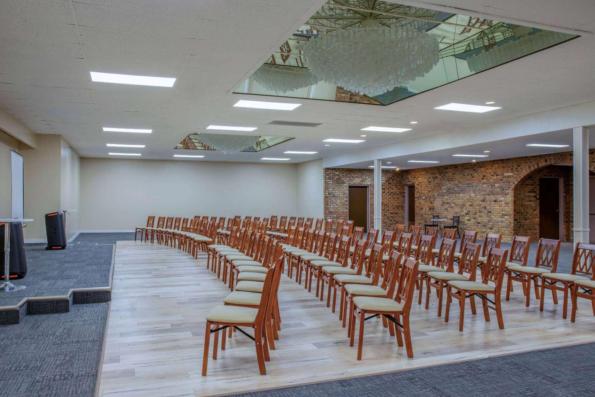 Days Inn By Wyndham Cranbrook Conference Centre מראה חיצוני תמונה