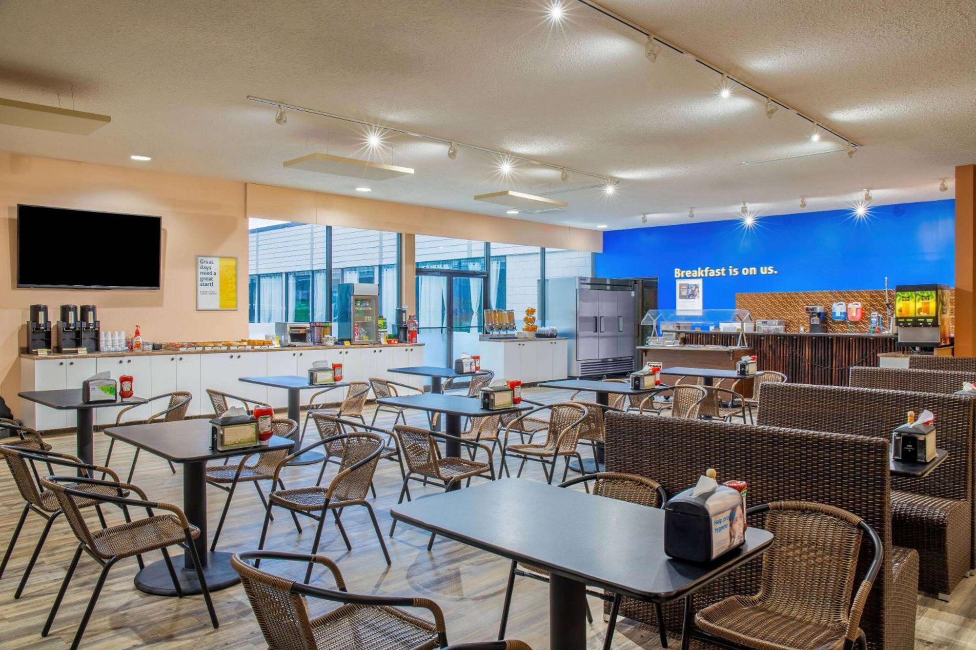 Days Inn By Wyndham Cranbrook Conference Centre מראה חיצוני תמונה